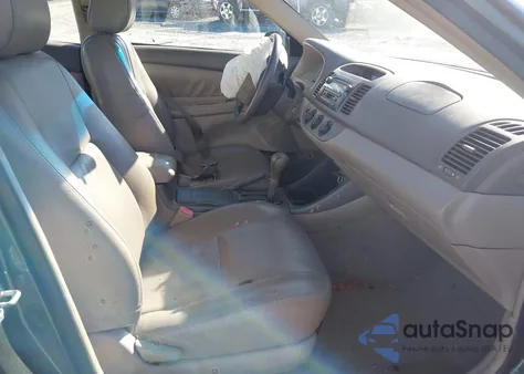 2004 Toyota Camry Le z USA, uszkodzony, nr VIN 4T1BE32K34U380844